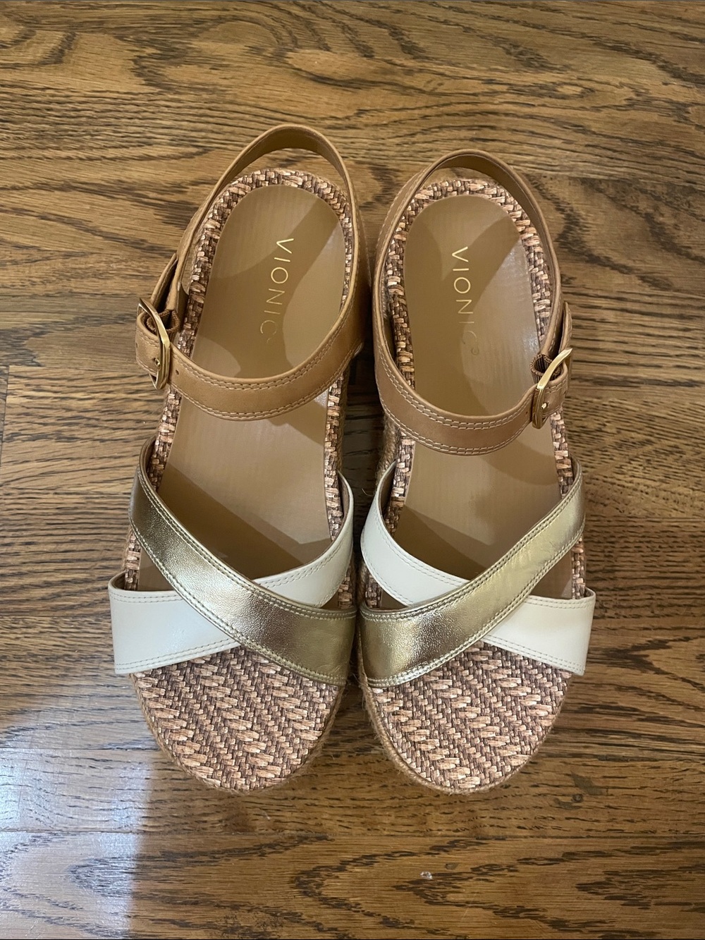 Vionic Tan Gold Sandals Size 8